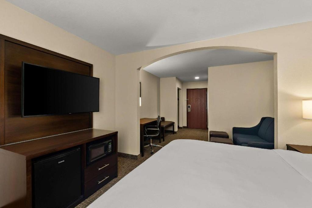 Comfort Inn & Suites Atoka Exterior photo
